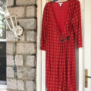 Holiday beauty red dress w/gold chain design